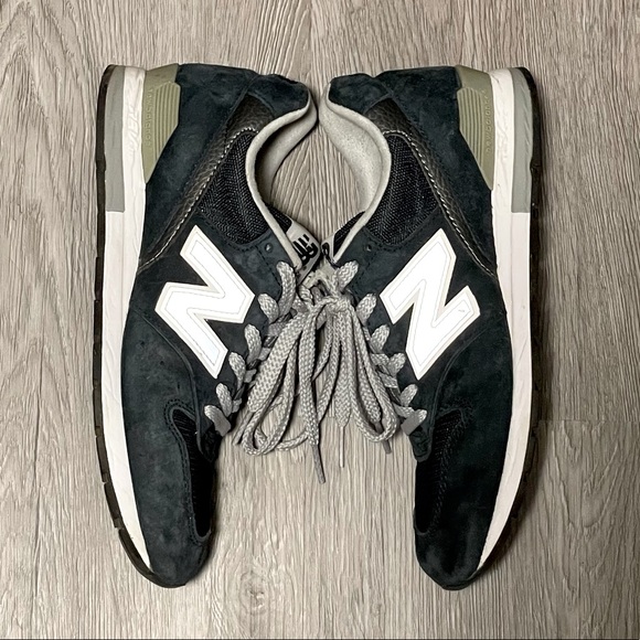 New Balance Women’s 996 Sneaker in Navy Blue - Picture 8 of 9